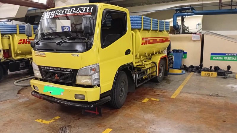 Armada sedot WC melayani basement gedung perkantoran di Jakarta